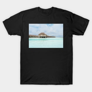 BEACH HOUSES ON THE SEA DESIGN T-Shirt